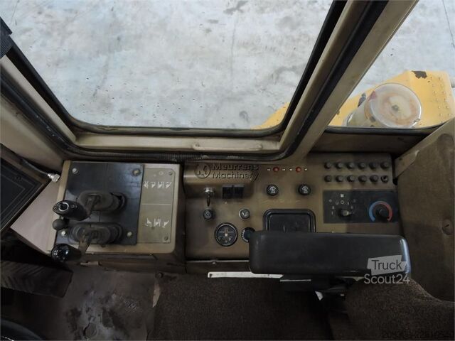 Челен товарач CATERPILLAR 936F