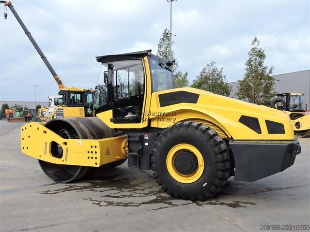 Rouleau monocylindre BOMAG BW226-5CL