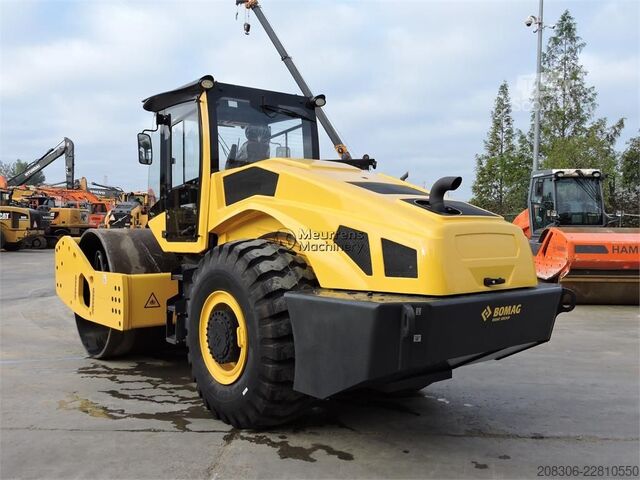 Rouleau monocylindre BOMAG BW226-5CL