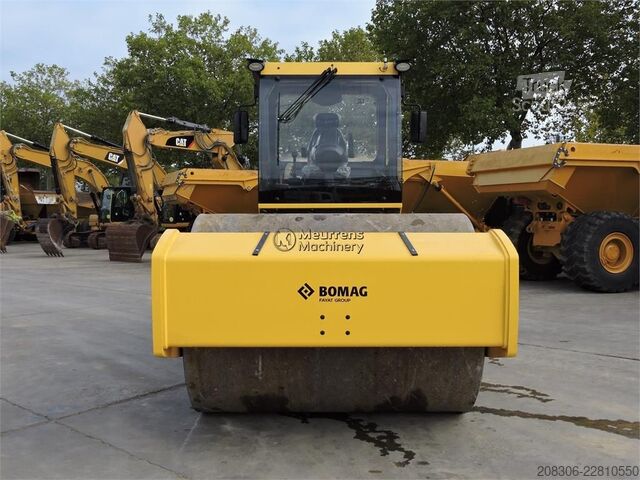 Rouleau monocylindre BOMAG BW226-5CL