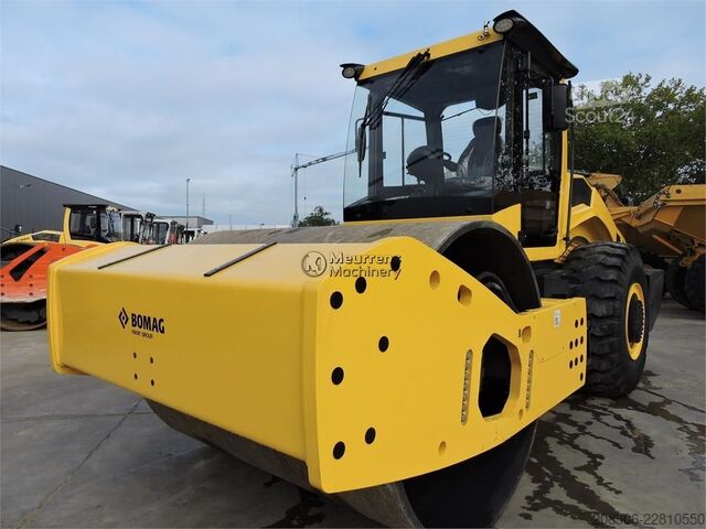 Rouleau monocylindre BOMAG BW226-5CL