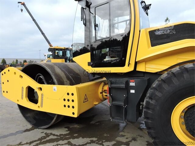 Rouleau monocylindre BOMAG BW226-5CL