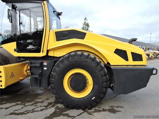 Rouleau monocylindre BOMAG BW226-5CL
