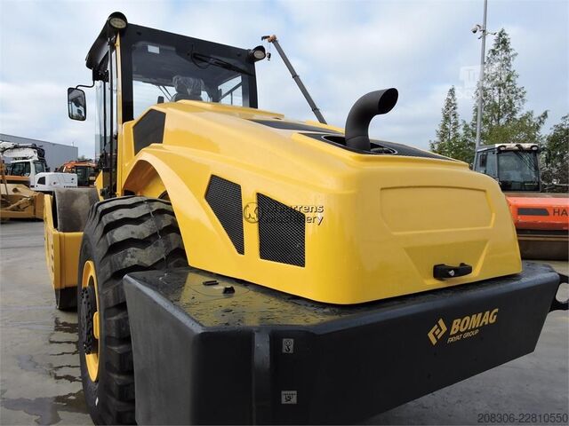 Rouleau monocylindre BOMAG BW226-5CL