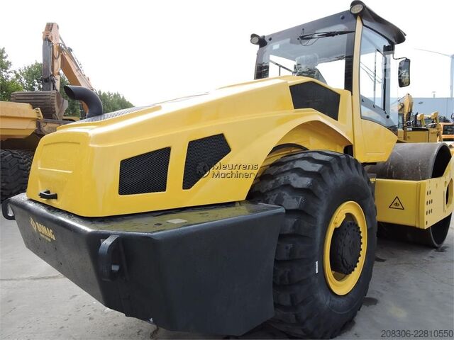 Rouleau monocylindre BOMAG BW226-5CL