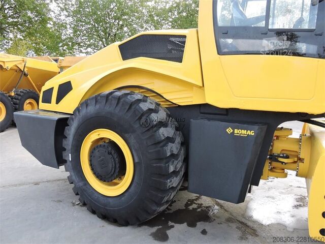 Rouleau monocylindre BOMAG BW226-5CL