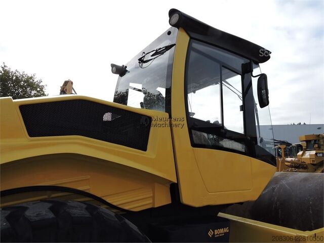 Rouleau monocylindre BOMAG BW226-5CL