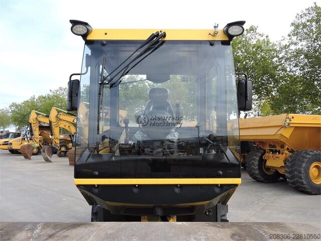 Rouleau monocylindre BOMAG BW226-5CL