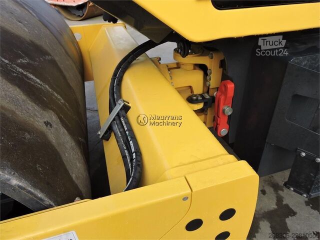 Rouleau monocylindre BOMAG BW226-5CL