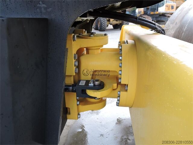 Rouleau monocylindre BOMAG BW226-5CL