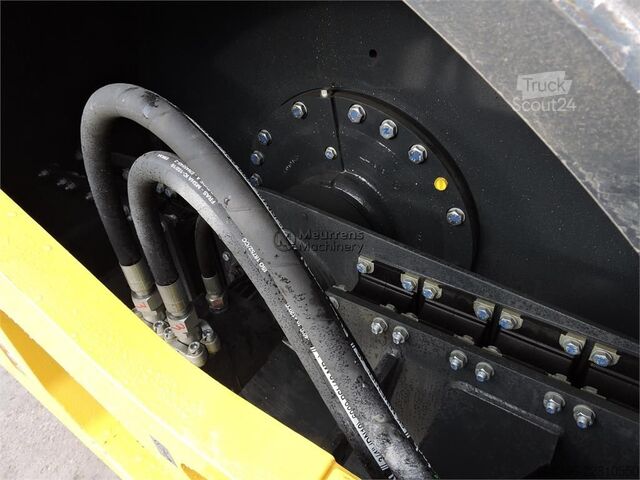 Rouleau monocylindre BOMAG BW226-5CL