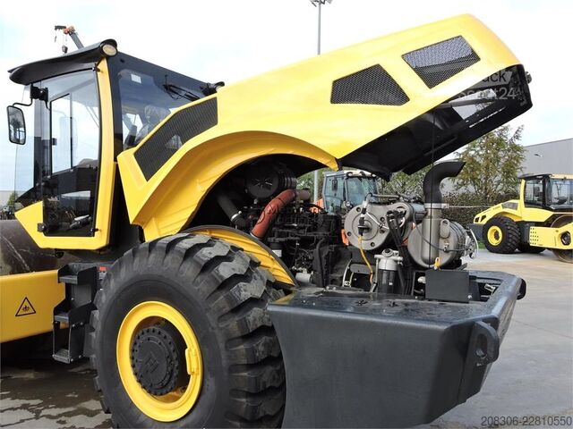Rouleau monocylindre BOMAG BW226-5CL