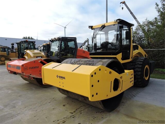 Rouleau monocylindre BOMAG BW226-5CL