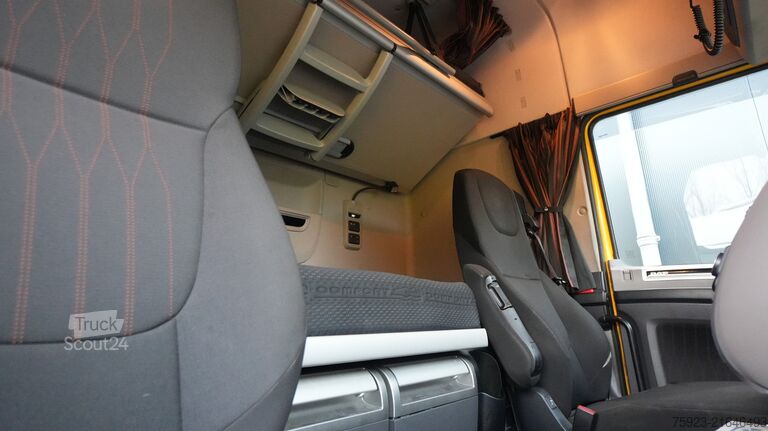 Standard-SZM DAF XF 430 Space Cab tractor unit