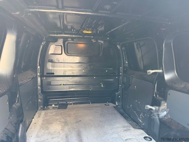 Slēgtais furgons PEUGEOT Expert Kasten Premium L2 Navi,Kamera Motorschad.