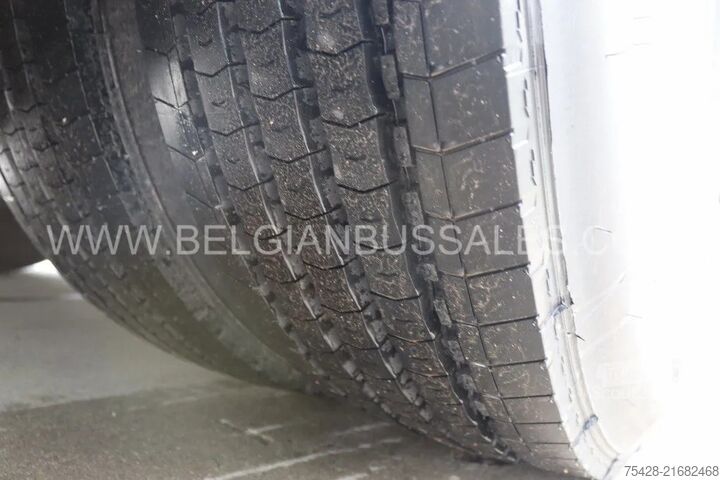 Autobús interurbano Iveco Crossway 12m Pop light / Double middle door / p...