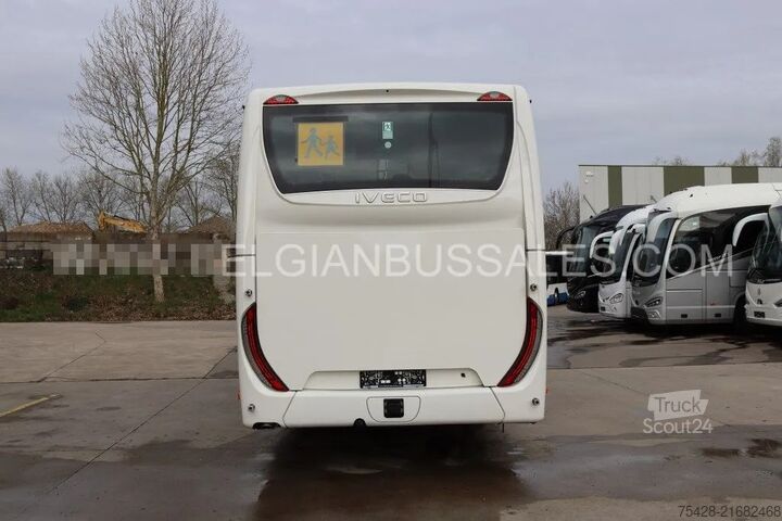 Autobús interurbano Iveco Crossway 12m Pop light / Double middle door / p...
