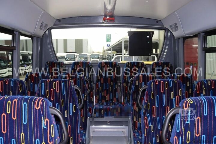 Autobús interurbano Iveco Crossway 12m Pop light / Double middle door / p...