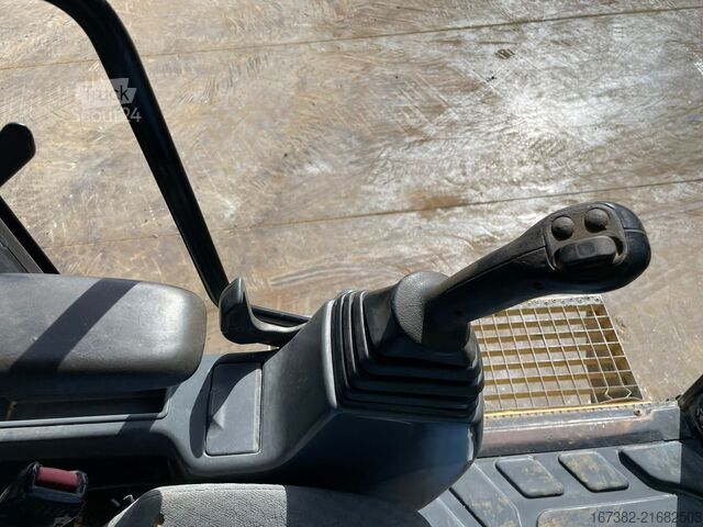 Pelle sur chenilles Caterpillar 328D