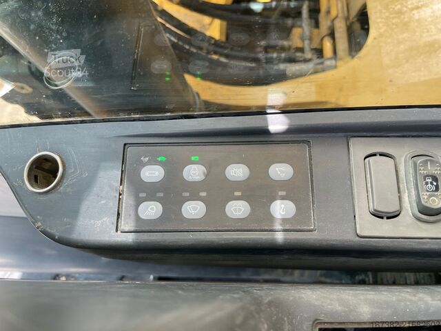 Pelle sur chenilles Caterpillar 328D