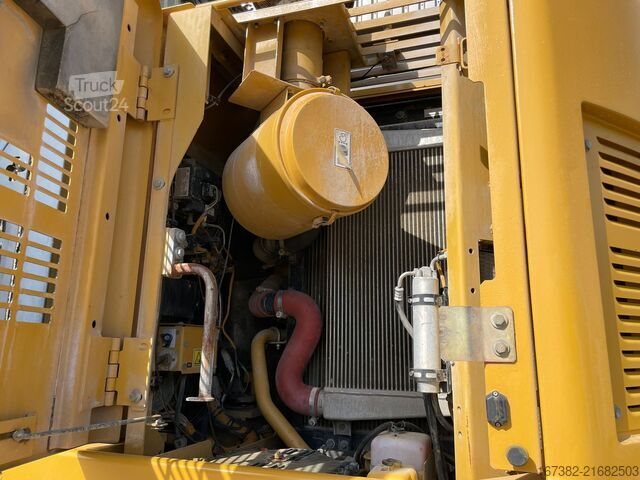 Pelle sur chenilles Caterpillar 328D