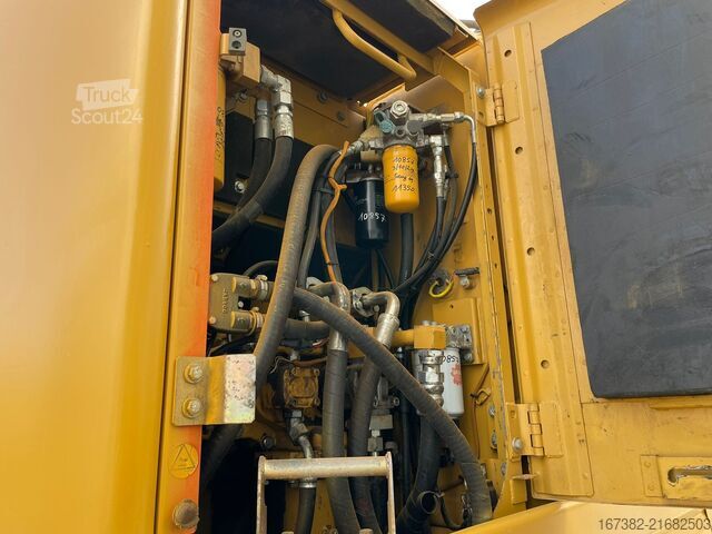 Pelle sur chenilles Caterpillar 328D