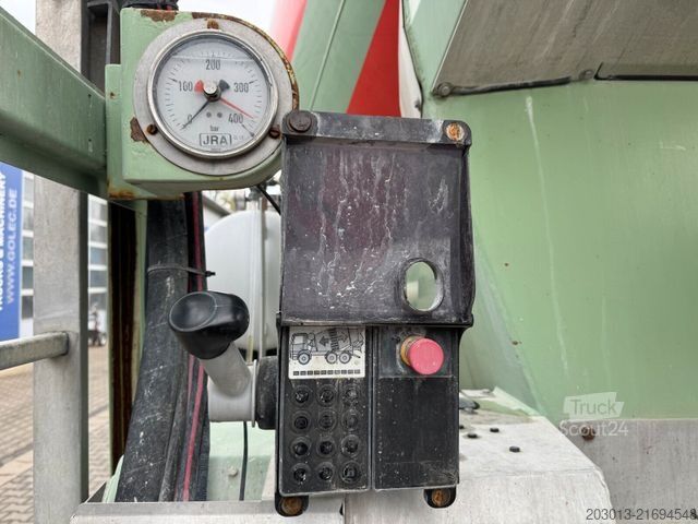 Betonomieszarka MERCEDES-BENZ AROCS 3240 8x4 Betonmischer Liebherr 9 m³