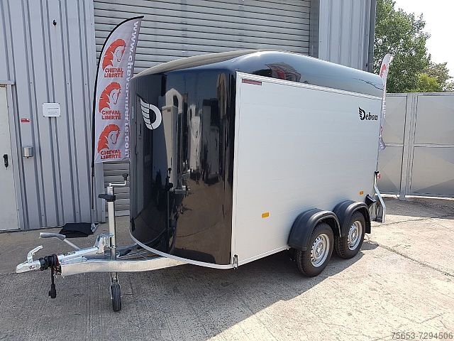 Kovček Cheval Liberté Roadster C 500 schwarzer Anhänger Rampe Pullman