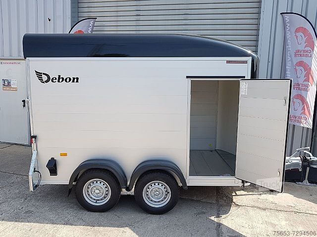 Kovček Cheval Liberté Roadster C 500 schwarzer Anhänger Rampe Pullman