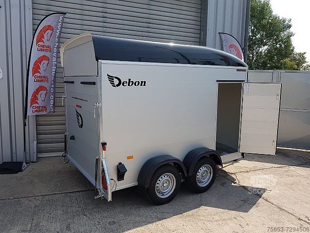 Kovček Cheval Liberté Roadster C 500 schwarzer Anhänger Rampe Pullman