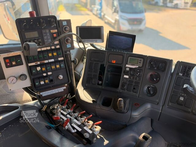 Gatusopmaskin SCANIA P94 GB 4x2 NA 230 Kehrmaschine
