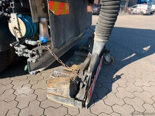 Gatusopmaskin SCANIA P94 GB 4x2 NA 230 Kehrmaschine