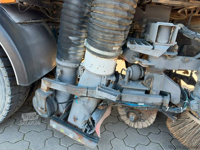 Gatusopmaskin SCANIA P94 GB 4x2 NA 230 Kehrmaschine