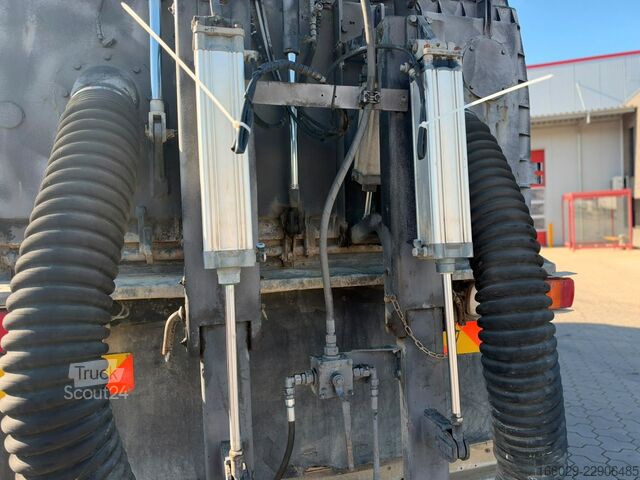 Gatusopmaskin SCANIA P94 GB 4x2 NA 230 Kehrmaschine