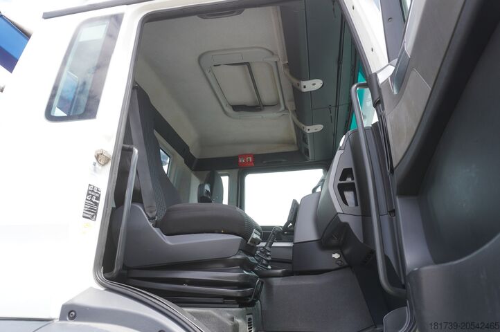 Wóz asenizacyjny MAN TGS 35.400 8x4 E5 / HYVA HOOK LIFT 32.56