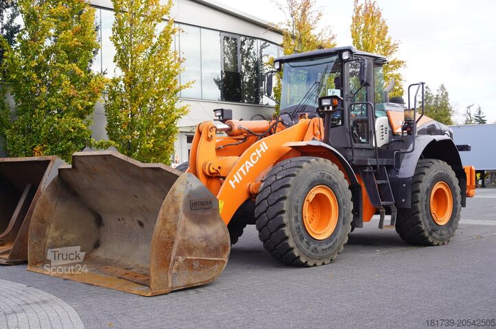 Chargeuse articulée Hitachi ZW220 articulated loader / 2 buckets