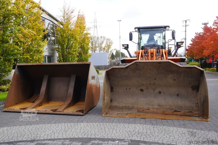 челарен товарач с шарнирно управление Hitachi ZW220 articulated loader / 2 buckets