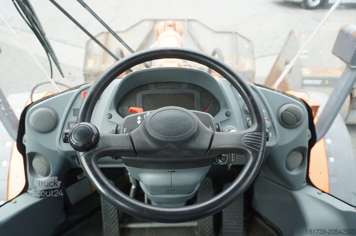 Chargeuse articulée Hitachi ZW220 articulated loader / 2 buckets