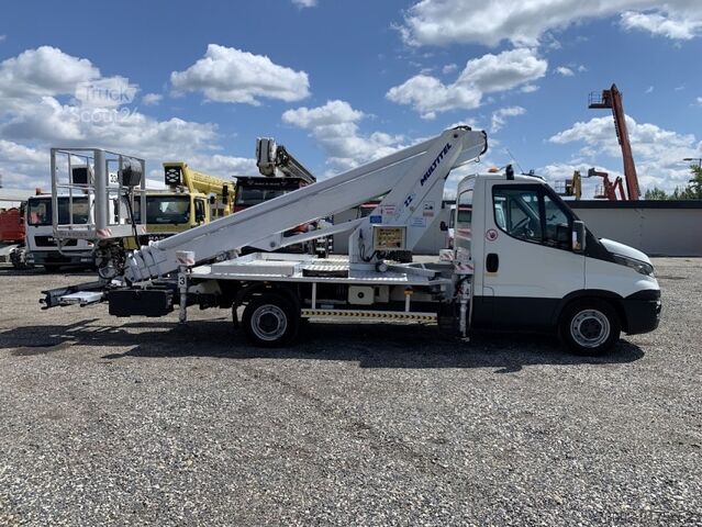 Transporter mit Koffer Iveco Daily Multitel MT222 - 22m, 200kg