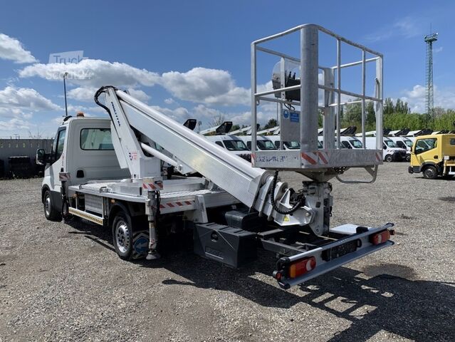 Transporter mit Koffer Iveco Daily Multitel MT222 - 22m, 200kg