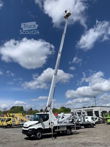 Transporter mit Koffer Iveco Daily Multitel MT222 - 22m, 200kg