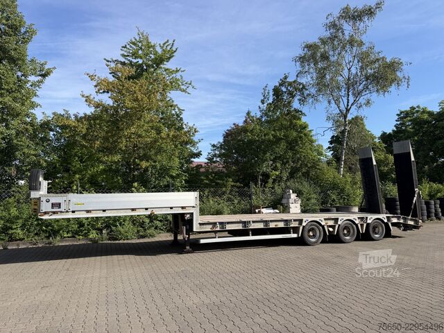 Žemagrindė puspriekabė Humbaur HTS30  3 Achs Satteltieflader, wenig benutzt