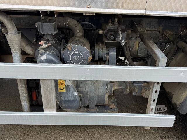 Zuigvoertuig Volvo FL220 + JUROP VJC 6/3 KOLKENZUIGER