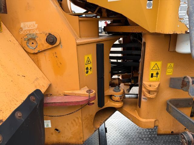 Погрузчик с колёсным шасси Case CASE 921C Radlader 25,5 Ton *Schaufel 4.1 m³