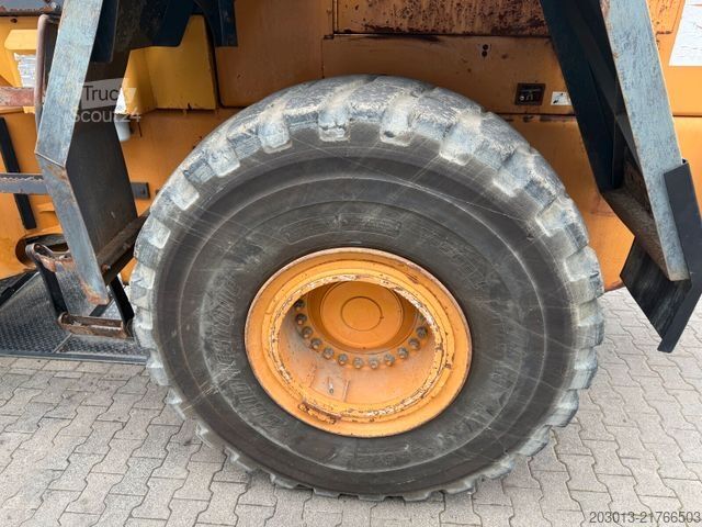 Погрузчик с колёсным шасси Case CASE 921C Radlader 25,5 Ton *Schaufel 4.1 m³