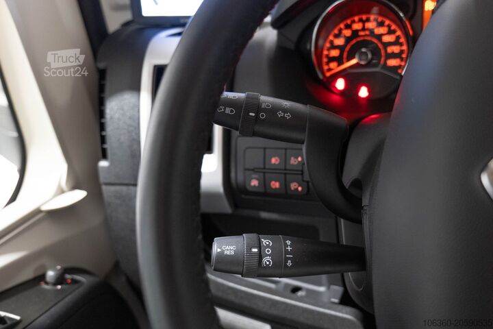 ADRIA CORAL XL AXESS 600 DP - SPEED EDITION MANSARDATO GEBRAUCHT ADRIA CORAL XL AXESS 600 DP - SPEED EDITION