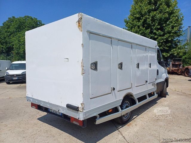 Fourgon isotherme frigorifique IVECO DAILY 35S13