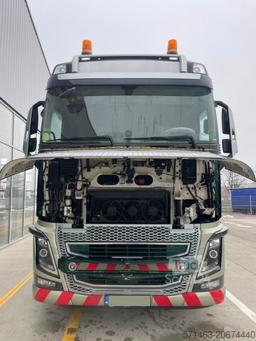 Standart traktör üni̇tesi̇ Volvo FH16 750 8x4 PUSHER