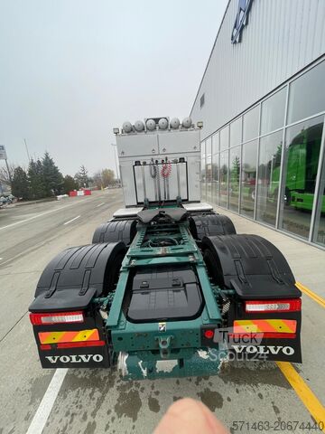 Standart traktör üni̇tesi̇ Volvo FH16 750 8x4 PUSHER