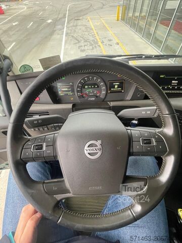 Standart traktör üni̇tesi̇ Volvo FH16 750 8x4 PUSHER